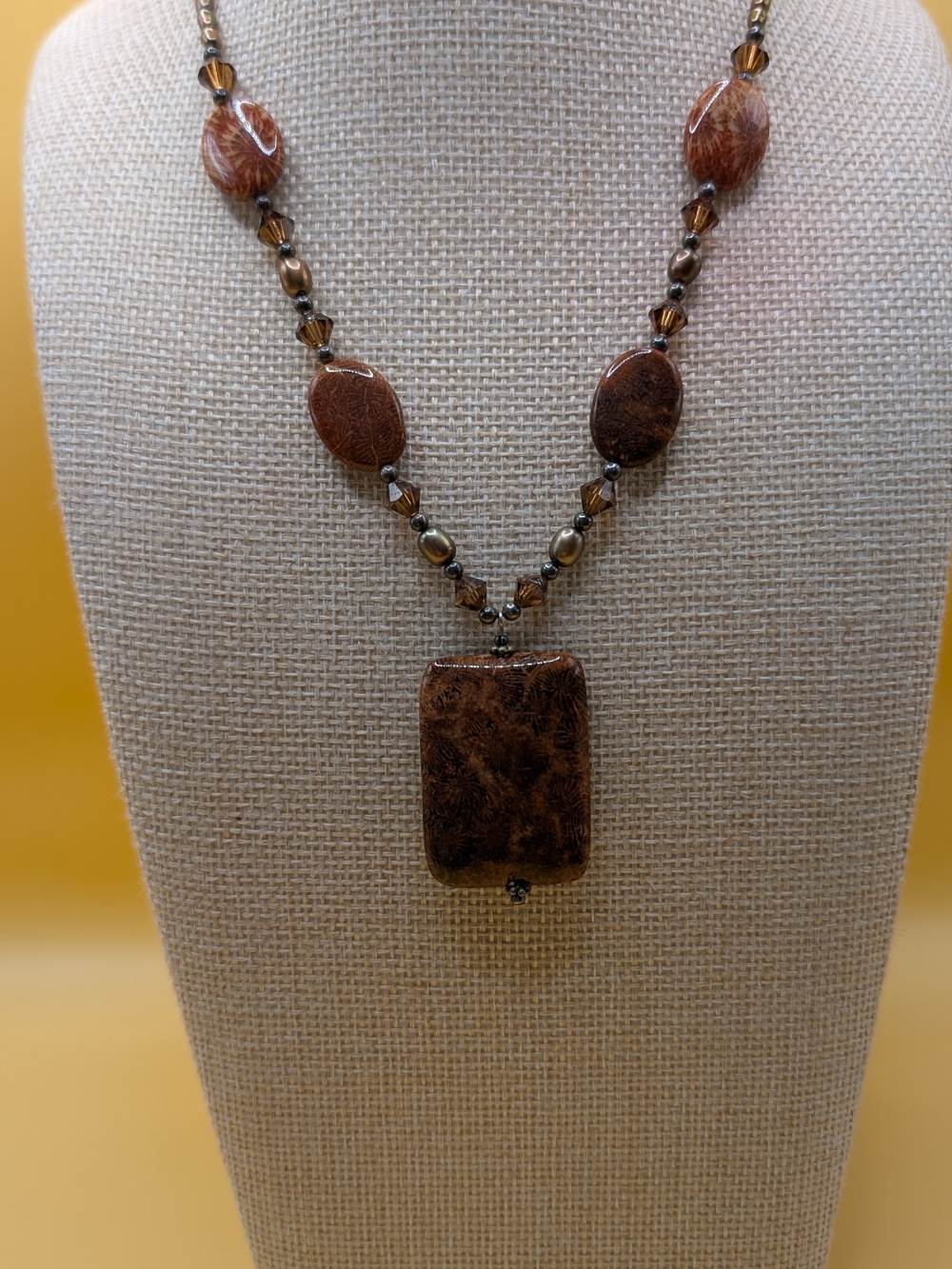 Natural Brown Stone Pendant Beaded Necklace with 925 Clasp